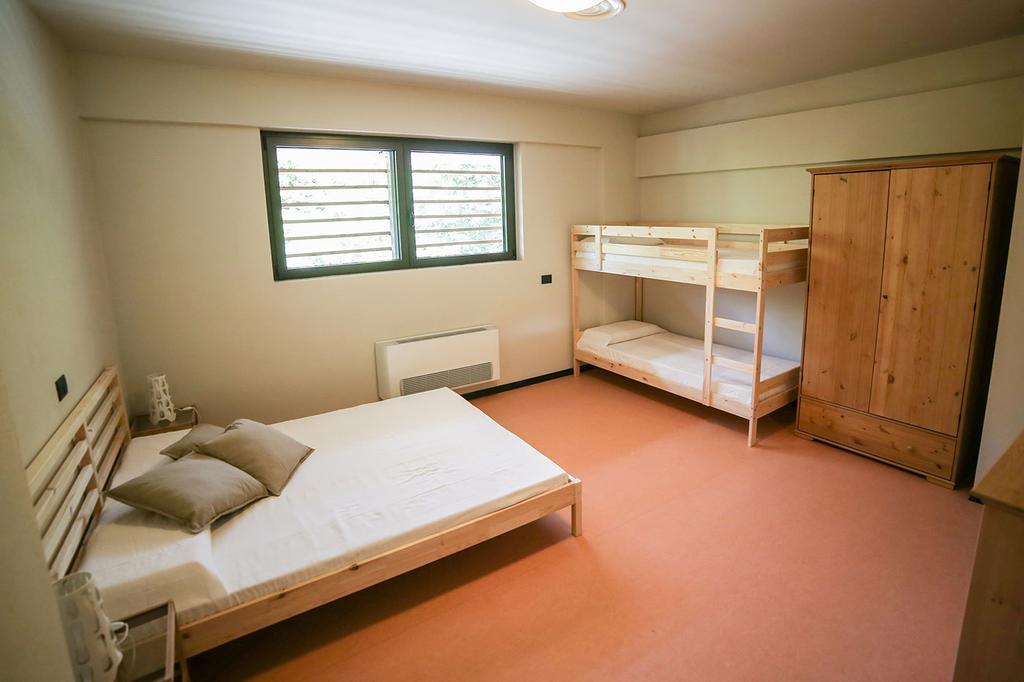 Oasi Hostel Merone Pokoj fotografie