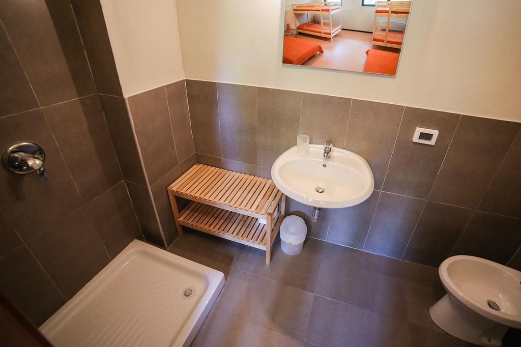 Oasi Hostel Merone Pokoj fotografie