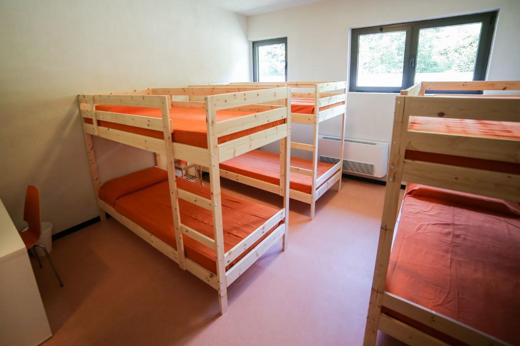 Oasi Hostel Merone Pokoj fotografie